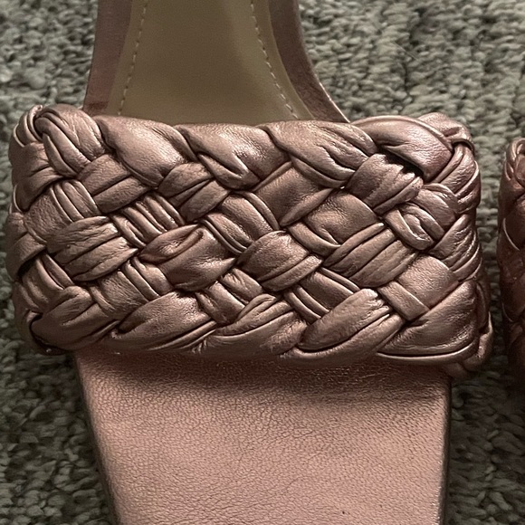 Sakes Fifth Avenue Braided Rose Mentallic Heel Sz 6 - Picture 6 of 8